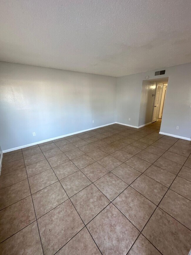 Building Photo - 712 Eaverson St