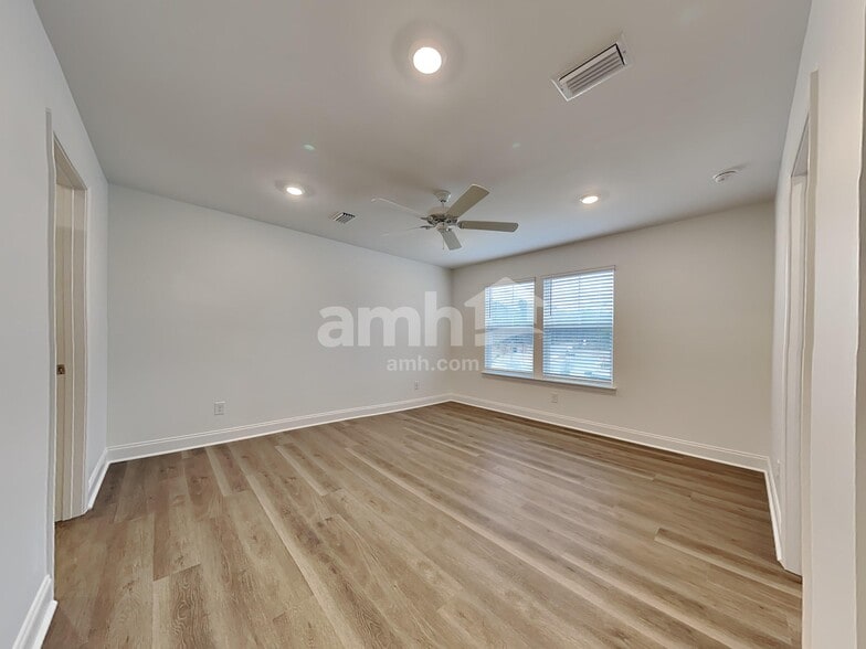 Building Photo - 104 Slice Dr