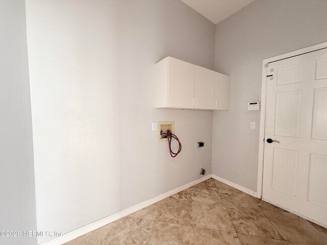 Building Photo - 11411 Kingsley Manor Way