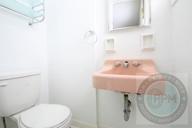 Building Photo - Beautiful 3 Bedroom Home with Finished Basement