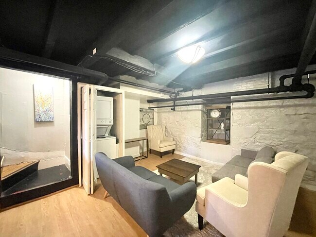 Building Photo - 4 Champney Pl