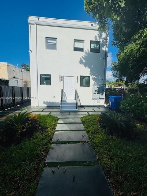 Building Photo - 905 SW 13th Ct