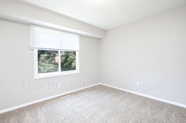 Building Photo - 505 E McKinley Ave