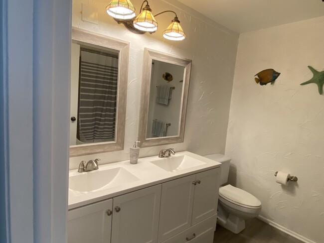 Building Photo - 8755 Banyan Way