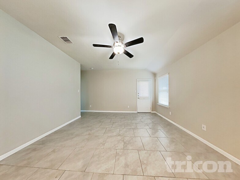 Building Photo - 423 Ashley Falls Ln