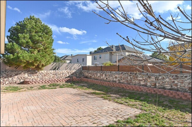 Building Photo - 648 Wind River Ave