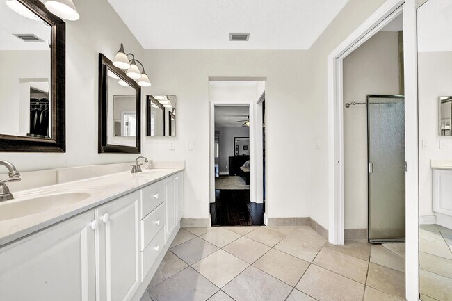 Building Photo - 8633 Vista Del Boca Dr