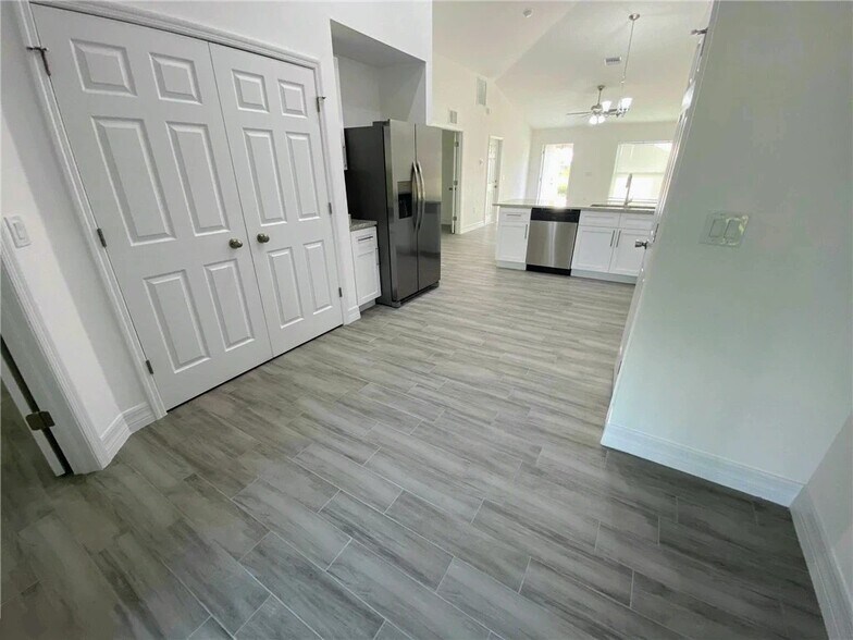 Building Photo - 5010 Locke Ln