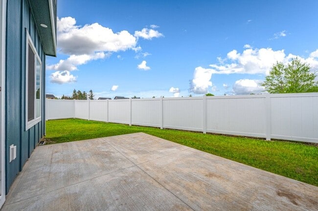 Building Photo - Brand New 3 bed 2.5 townhome