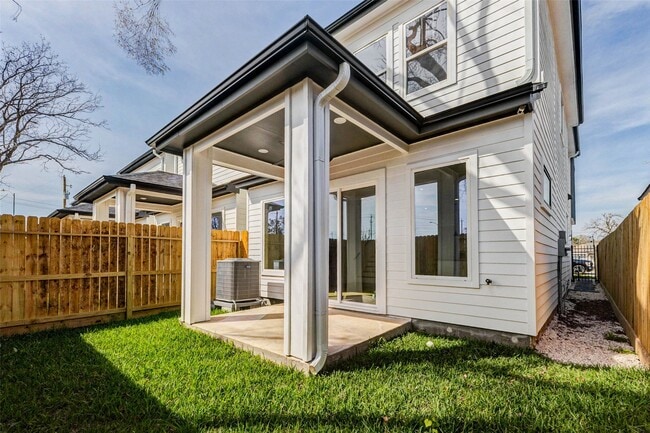 Building Photo - 112 Luetta St