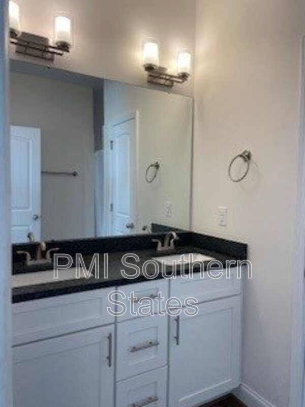 Building Photo - 402 Albus Dr