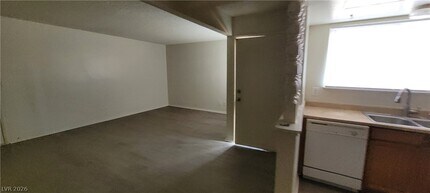 Building Photo - 574 Roxella Ln
