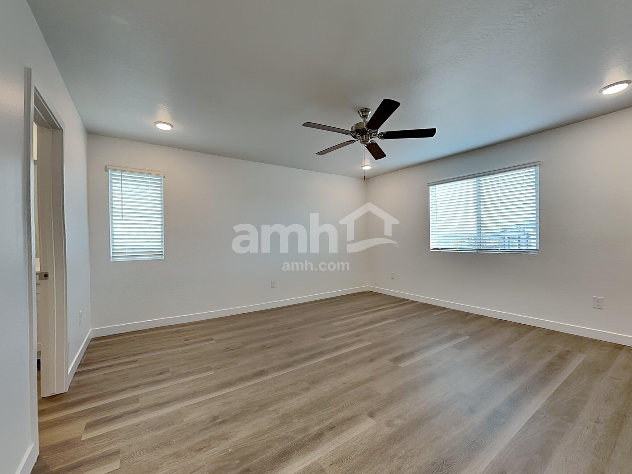 Building Photo - 9717 W Tamarisk Ave