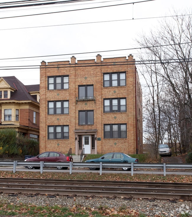 Building Photo - 2716 Broadway Ave