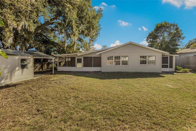 Building Photo - 2707 Lakewood Ln