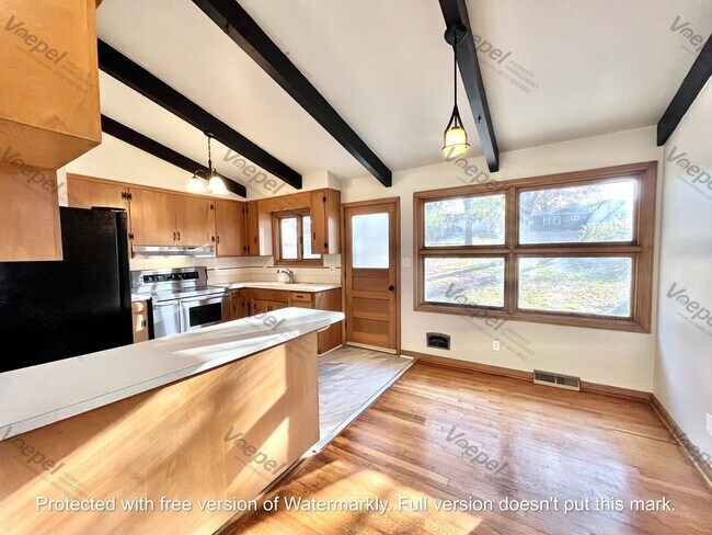 Building Photo - Charming 3 Bed, 1 Bath Home in Desirable Kansas City Northland Location