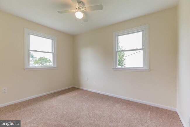 Building Photo - 6055 Dawn Dr