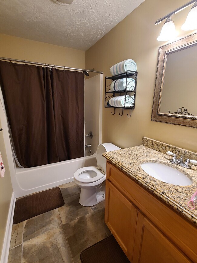 Building Photo - 195 Tennis Ranch Rd