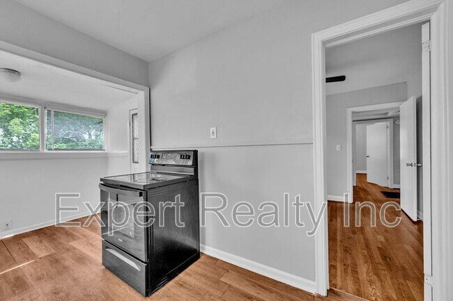Building Photo - 1620 31st St SW