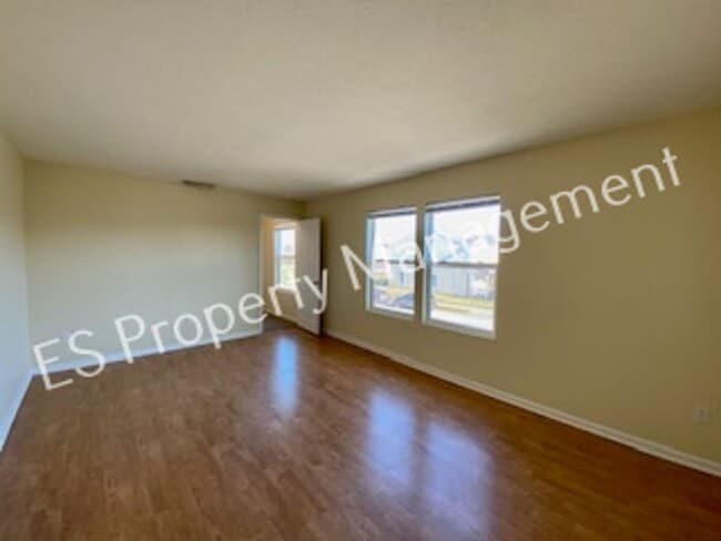 Building Photo - Beautiful 4 Bedroom 2.5 Bath 2 story home in Wildwood Farms on Indy's Southeast side!