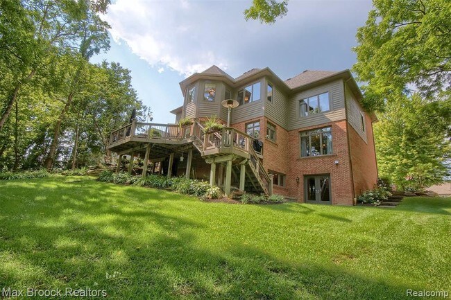 Building Photo - 739 Elderberry Ct