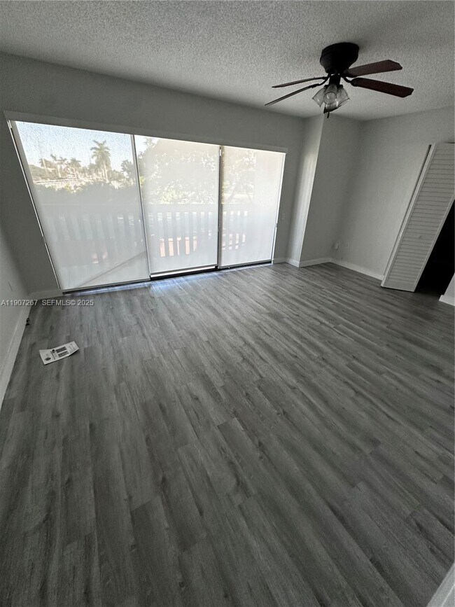 Building Photo - 6201 SW 116th Pl