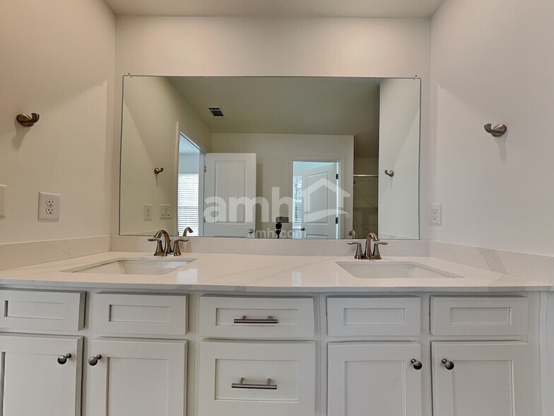 Building Photo - 78 Hickory Ct