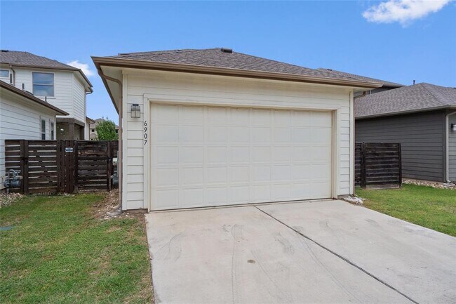 Building Photo - 6907 Idea Rd