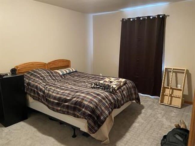 Building Photo - 3 bedroom 2 1/2 bath home in River Rock