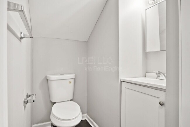 Building Photo - 131 N 39th St