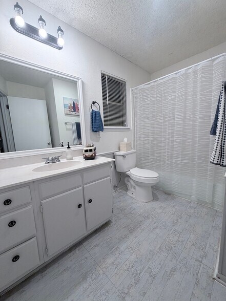 Building Photo - 7418 Meadow Cliff St