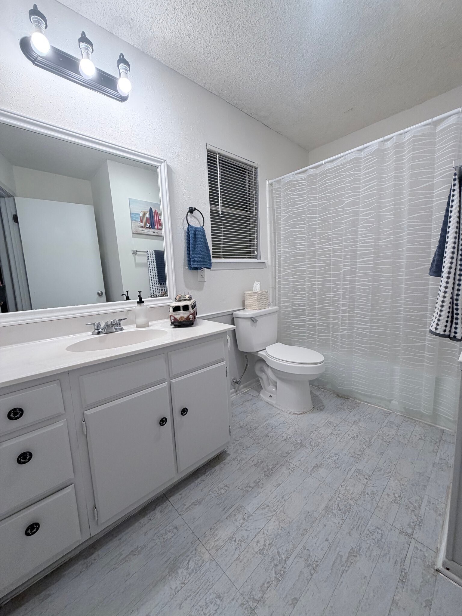 Building Photo - 7418 Meadow Cliff St