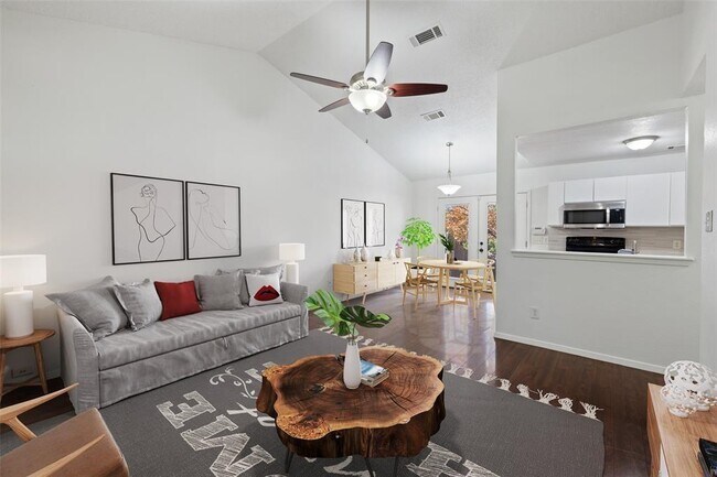 Building Photo - 1015 E Yager Ln