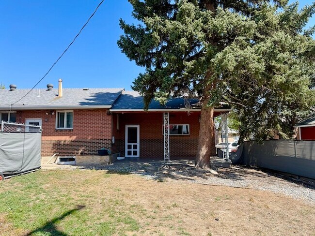 Building Photo - Updated Perlmack Ranch