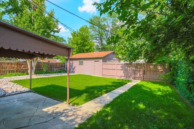 Building Photo - 1254 Dahlia St