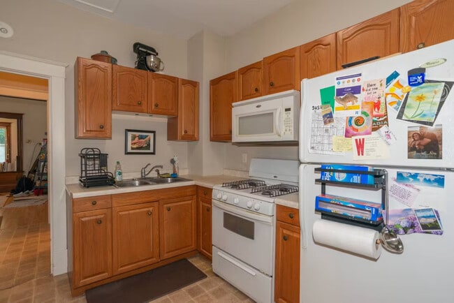 Building Photo - 3216 15th Ave S