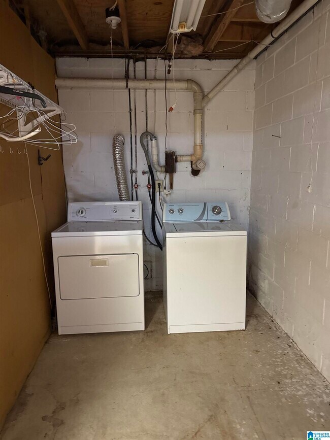 Building Photo - 284 Stonebridge Rd