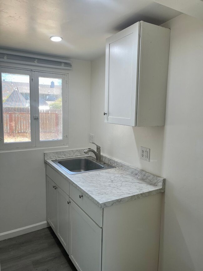 Building Photo - 1440 Vine St