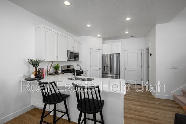 Building Photo - 281 W 1150 N