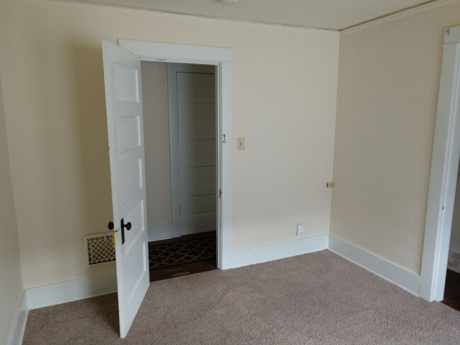 Building Photo - Spacious 4-Bed, 1.5-Bath Home in Vilas Nei...