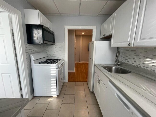 Building Photo - 40-40 Freebody St