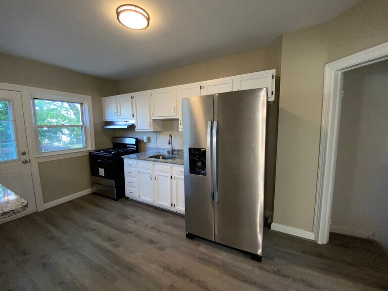 Building Photo - 41 N Kossuth St