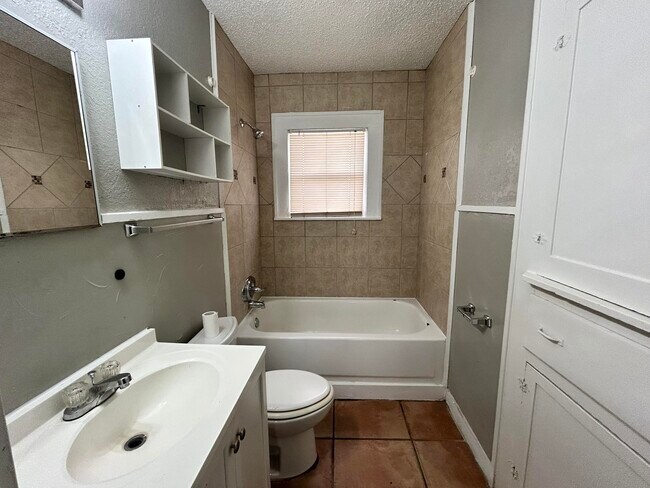 Building Photo - 2124 20th St