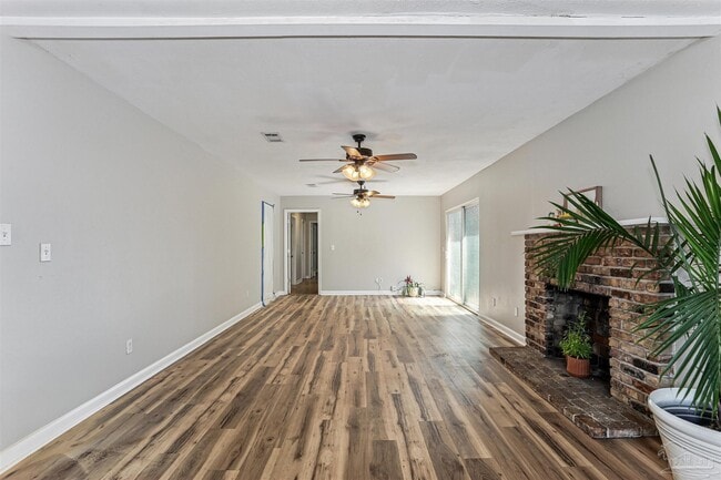 Building Photo - 6222 Maybelle Dr