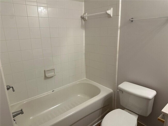 Building Photo - 1296 Dunwoody Cove
