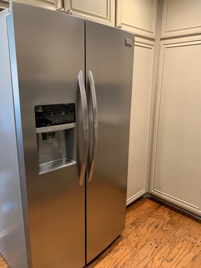 Building Photo - 8180 Manitoba St