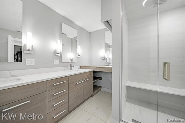Building Photo - 4096 Chestnut Hill Dr