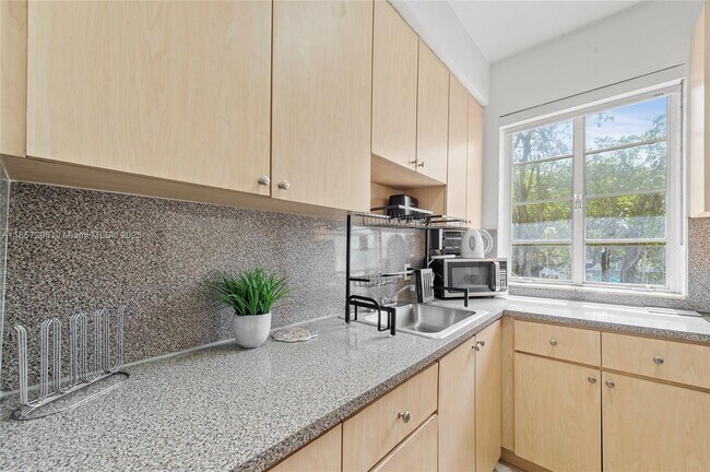 Building Photo - 301 86th St