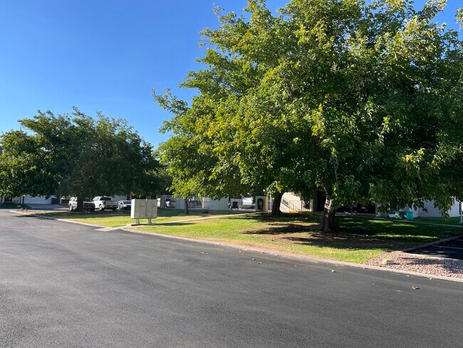 Building Photo - 55 E 700 S