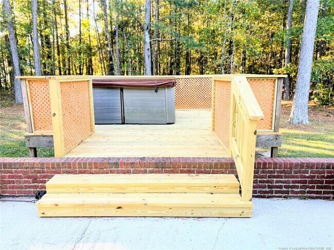 Building Photo - 260 Lick Creek Dr